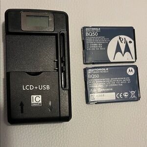 Motorola Black LCD USB Charger with Batteries